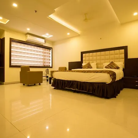 Grand Meridian Hotel 3*