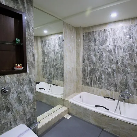 Grand Meridian Hotel 3*
