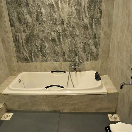 Grand Meridian Hotel Katni
