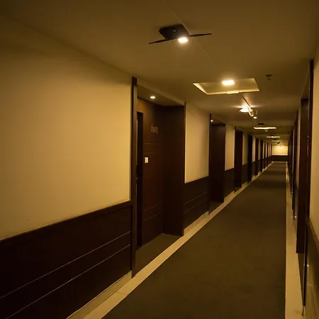 Grand Meridian Hotel Katni
